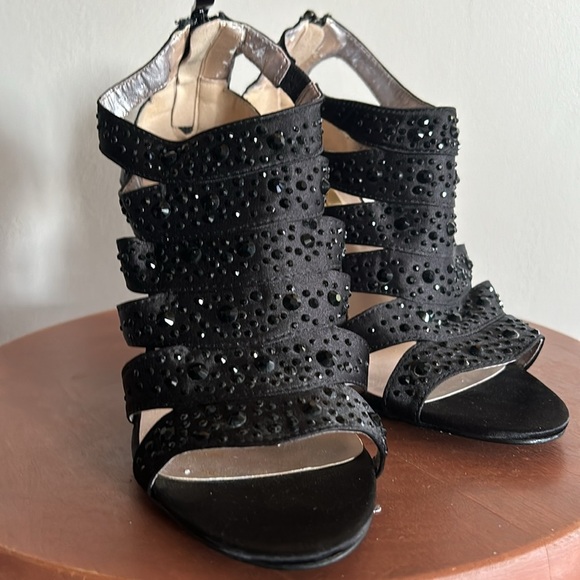 Sophisticated Black Stiletto Heels with Strappy Design - Picture 14 of 16